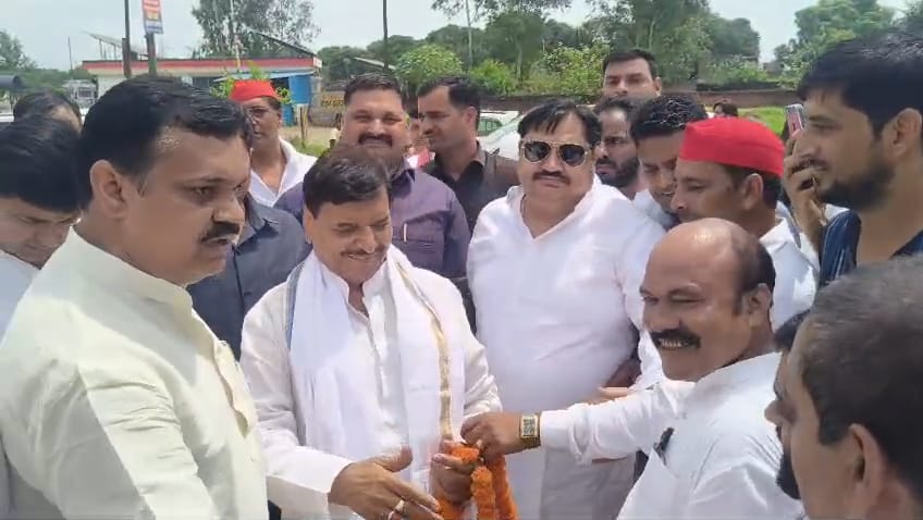 सपा राष्ट्रीय महासचिव शिवपाल सिंह यादव का नगर आगमन पर जोरदार स्वागत